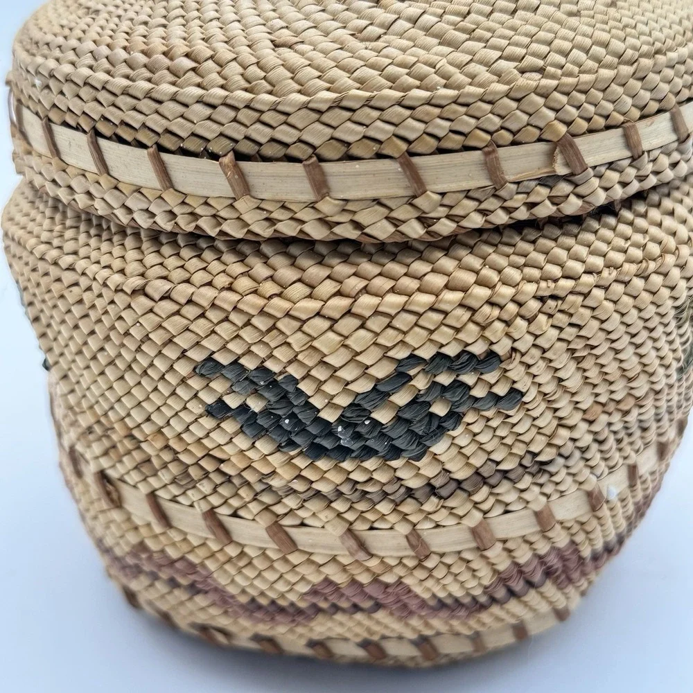 Vtg Nootka/ Makah Domed Lidded Native American Basket Northwest Coast 6.5